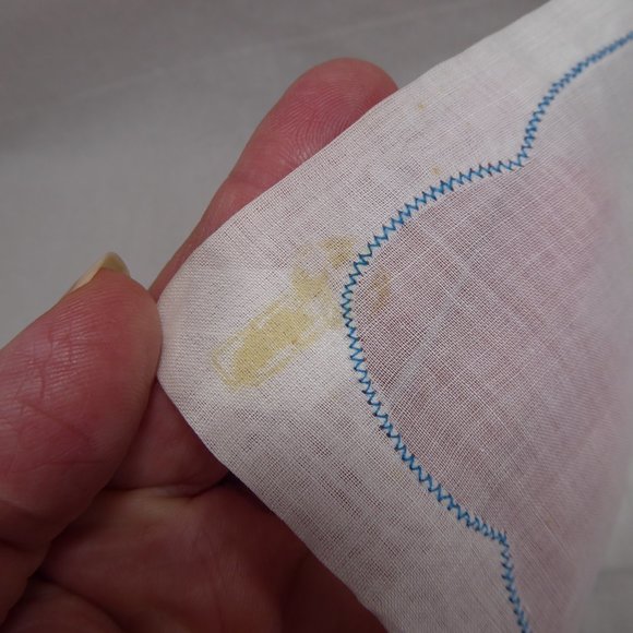 Vintage Embroidered Butterfly Cotton Hankie - Picture 7 of 7